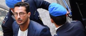 L’urlo di Corona: “Vergogna, voglio giustizia”: espulso dall’aula