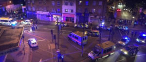 Panico e sangue a Londra, furgone piomba sulla folla a Finsbury Park (video)
