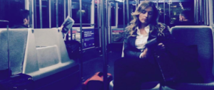 In metro, tra le suore, stanca: la Boschi lancia l’operazione simpatia (foto)
