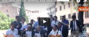 Gasparri le canta alla Raggi: letteralmente. Ecco il coro intonato in Campidoglio (VIDEO)