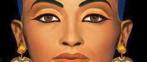 Moda choc, sfila il gender: ecco il modello che pubblicizza rossetti e mascara