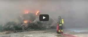 Monterotondo, va a fuoco un deposito di rifiuti. È giallo sulle cause (video)