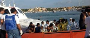 Malta “dirotta” sull’Italia l’ennesima barca di migranti. Salvini: «Siamo sotto attacco»