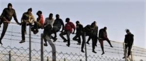 Picchiava i migranti, li seviziava con i tubi di gomma: preso il torturatore somalo