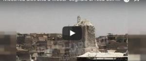 Nell’inferno di Mosul: la moschea Al-Nuri distrutta è il segno della resa dell’Isis (I VIDEO)