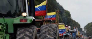 Caracas, le guardie rosse di Maduro sparano sulla folla: morta una donna