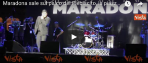 Maradona tra Piazza e Palazzo: tra ovazioni e polemiche ora è napoletano (VIDEO)