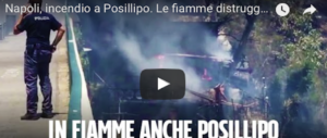 Paura a Napoli, in fiamme la collina di Posillipo: il fuoco lambisce le case (2 VIDEO)