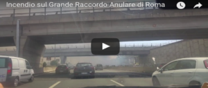 Tre incendi sul Grande Raccordo Anulare di Roma: paura e traffico in tilt (VIDEO)