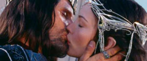 Il bacio tra Aragorn e Arwen nel film tratto da "Il Signore degli Anelli"