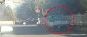 Falso cieco coltivava l’orto e guidava l’Ape car. Eccolo in azione (video)