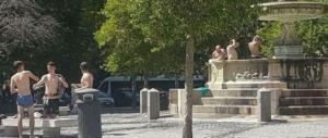 Doccia e bagnoschiuma a piazza Mastai: ennesimo sfregio a Roma