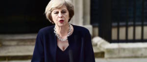 Il ministro per la Brexit scarica May: «Sei troppo morbida». E si dimette
