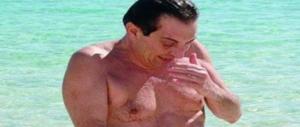Le Iene inseguono Crocetta al mare e lui grida alla “libertà violentata”