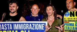 Povia posa con i militanti di Fratelli d’Italia e fa infuriare i webeti (video)