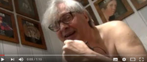 Sgarbi appare nudo in un video su Fb contro il sindaco di Francavilla: il post è virale (VIDEO)