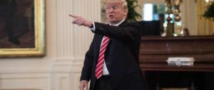 Trump furioso, attacca stampa e tv: «Su Charlottesville media disonesti e furfanti»
