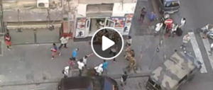 Napoli, immigrati boss e padroni: militari aggrediti per impedire i controlli (video)