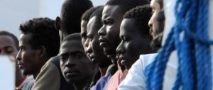 «Vogliamo vedere Sky»: migranti in rivolta al centro di accoglienza
