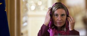 Mogherini velata nel Parlamento iraniano. “Una vergogna per tutti gli europei”