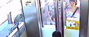 Il passeggino cade sulle rotaie del treno. In Australia incidente da incubo (video)