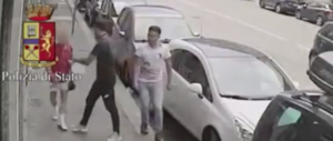 Due marocchini pestano un uomo di 82 anni per una catenina (VIDEO)