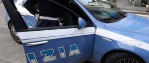 Depreda turista, poi aggredisce gli agenti: arrestato senegalese a Napoli