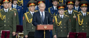 Putin schiera 100mila soldati sul confine baltico: “Non scherzate con la Russia” (VIDEO)