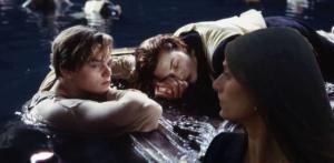 Dal film Titanic, catastrofe per antonomasia. Raggi contempla 