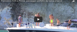 Totti a Ponza: il lancio perfetto dalla barca diventa virale (video)