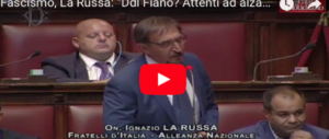 Il Duce e il saluto romano. La Russa parla in aula e spezza in due Fiano (video)
