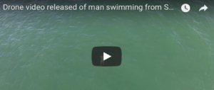 Di male in peggio, in fuga dalla polizia si tuffa in acqua: ed è inseguito dallo squalo (VIDEO)