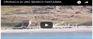 Le inquietanti immagini di uno sbarco fantasma: il tuffo, poi la fuga sulla terraferma (VIDEO)