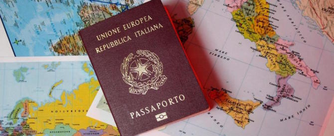 Patenti e permessi di soggiorno falsi: la polizia di frontiera ferma ... Polizia soggiorno
