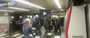 A Barcellona la polizia cambia registro: botte ai migranti (video)