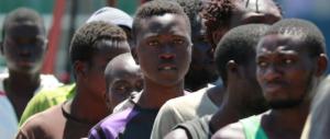 Migranti e integrazione, il piano di Minniti: ma che ne pensa chi deve accogliere? (Video)