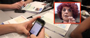 L’ultima follia della Fedeli: in classe con i cellulari. Chat, video e un po’ di studio…