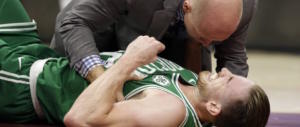 Le terrificanti immagini dell’infortunio di Gordon Hayward, stella della Nba (video)