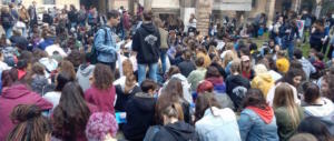 Padova, «Ci molestano e ci filmano»: le liceali in piazza contro i maschi
