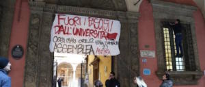 Bologna, i centri sociali scatenano la guerra: «Fuori i fascisti dall’università»