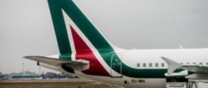 Nazionalizzazione di Alitalia, Toninelli ci ripensa. Urso: «Bene, ma chi paga?»
