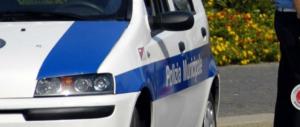 Autovelox, oltre al danno a beffa: dagli agenti lo sfottò col dito medio alzato