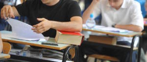 Il figlio bocciato a scuola, giudice umilia i prof: promosso per “merito di papà”