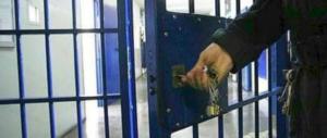 Firenze, rissa tra 40 detenuti stranieri. Ferito agente di polizia penitenziaria