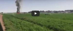 Spagna, Eurofighter precipita durante una festa. Un uomo si avvicina al rogo (video)