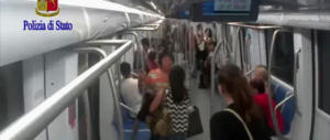 Pestarono madre e figlio in metro a Roma: chiesti 40 anni per il branco (video)