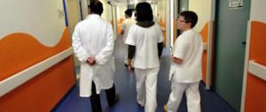 Napoli, lo curano per una sciatica, ma era un’infezione: muore un 48enne
