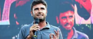 Di Battista dalla vacanza americana: «Come campo sono c… miei» (video)