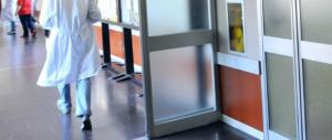 Bari, paziente stanco di aspettare aggredisce un informatore scientifico