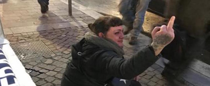 Risultati immagini per ragazza protesta urinare
